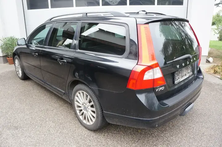 Volvo V70 2009 photo 2
