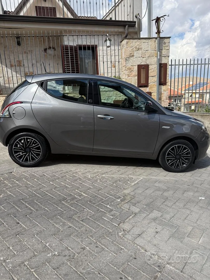 Lancia Ypsilon 2021 photo 2