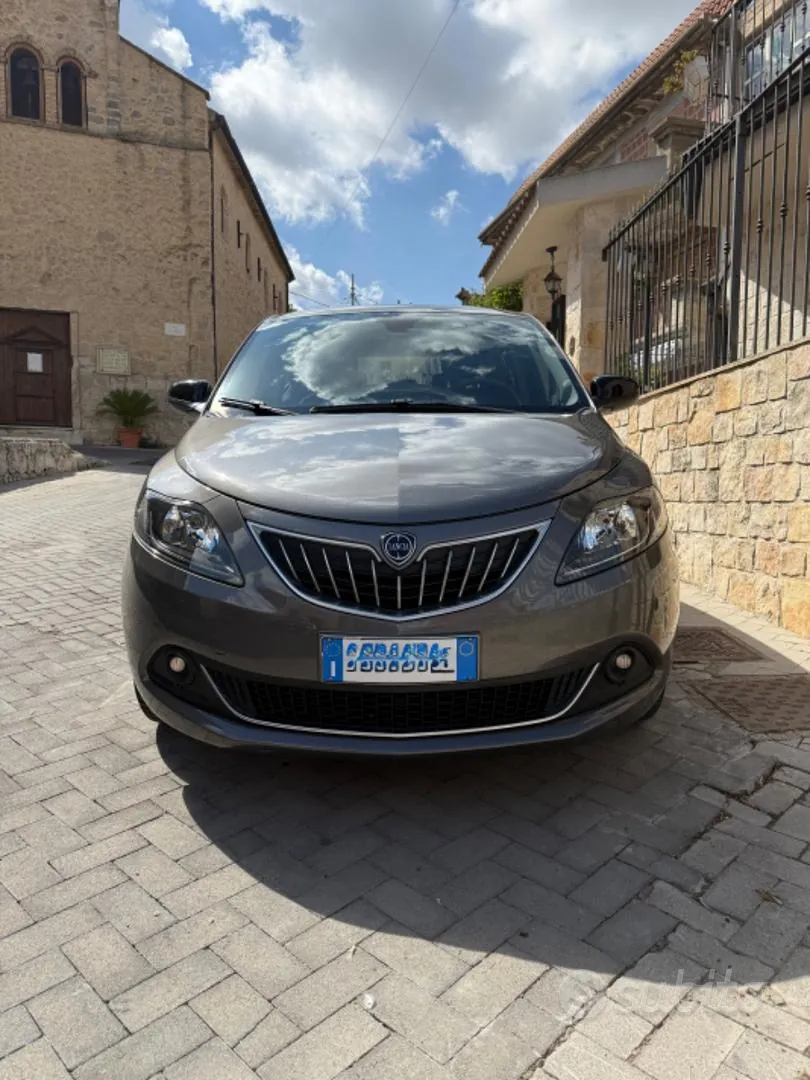 Lancia Ypsilon