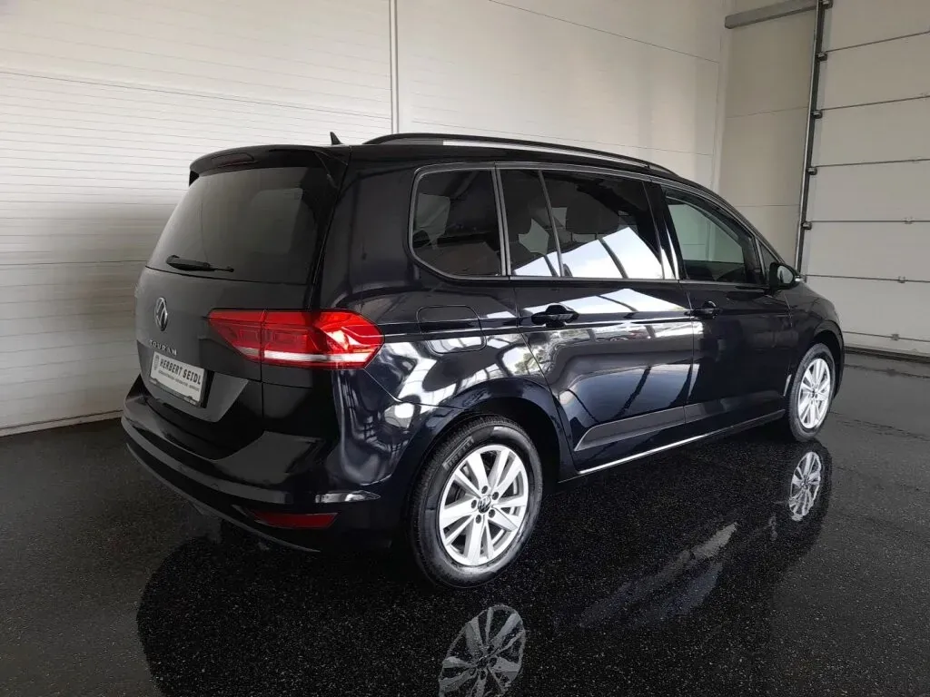 Volkswagen Touran 2022 photo 2