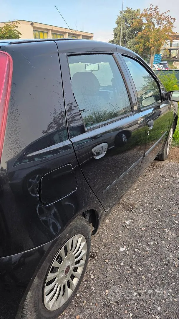 Fiat Punto 2009 photo 2