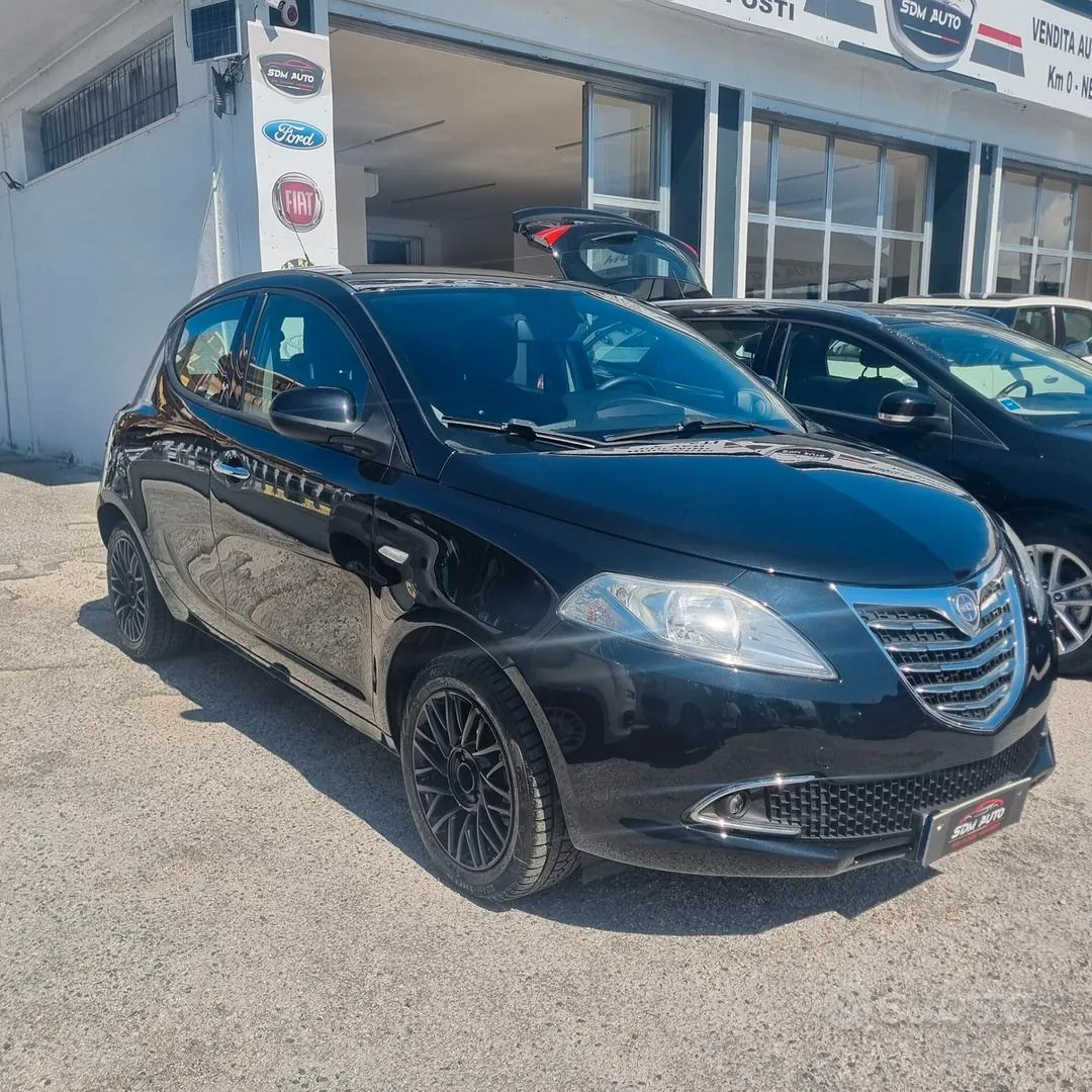 Lancia Ypsilon
