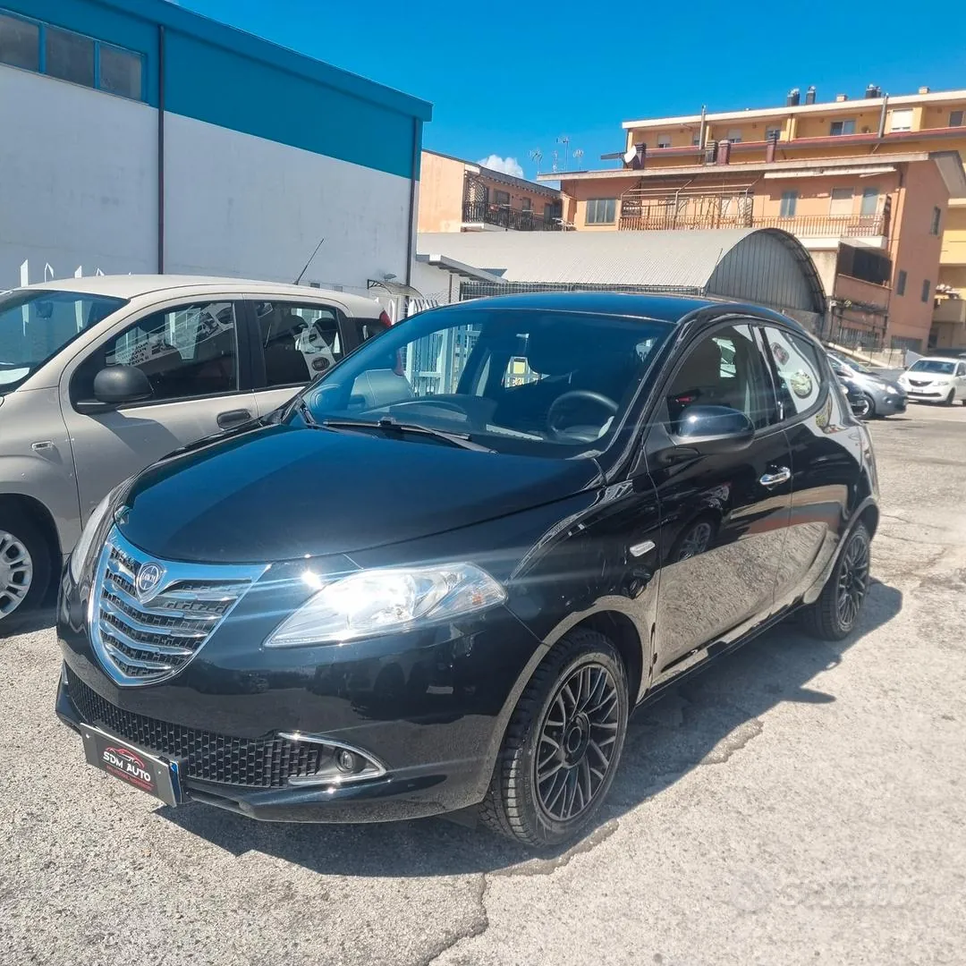 Lancia Ypsilon 2012 photo 2