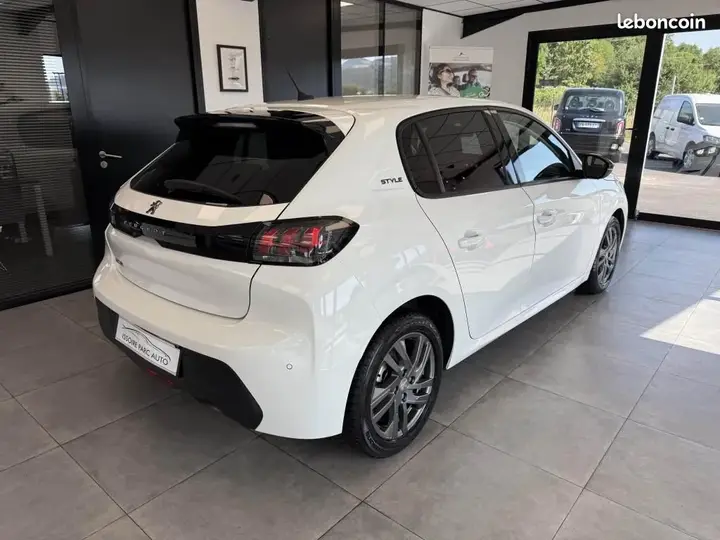 Peugeot 208 2022 photo 5