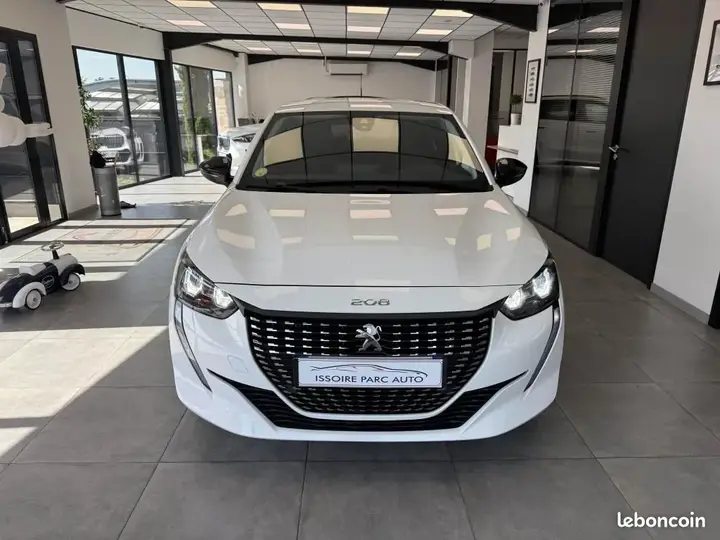 Peugeot 208 2022 photo 3