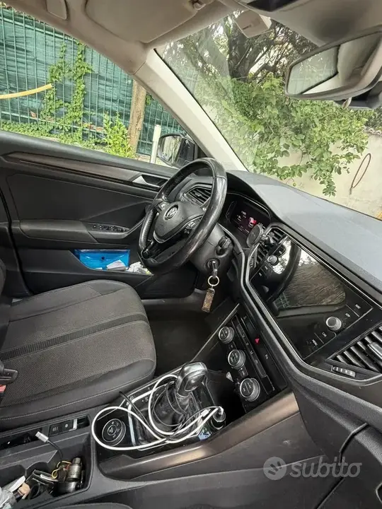 Volkswagen T-Roc 2018 photo 2