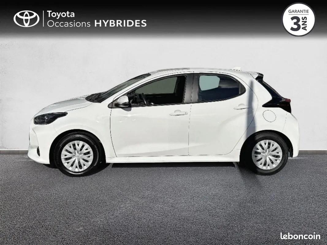 Toyota Yaris 2024 photo 3