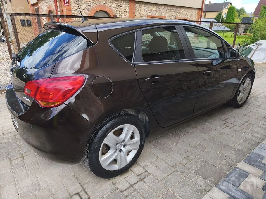 Opel Astra 2012 photo 3