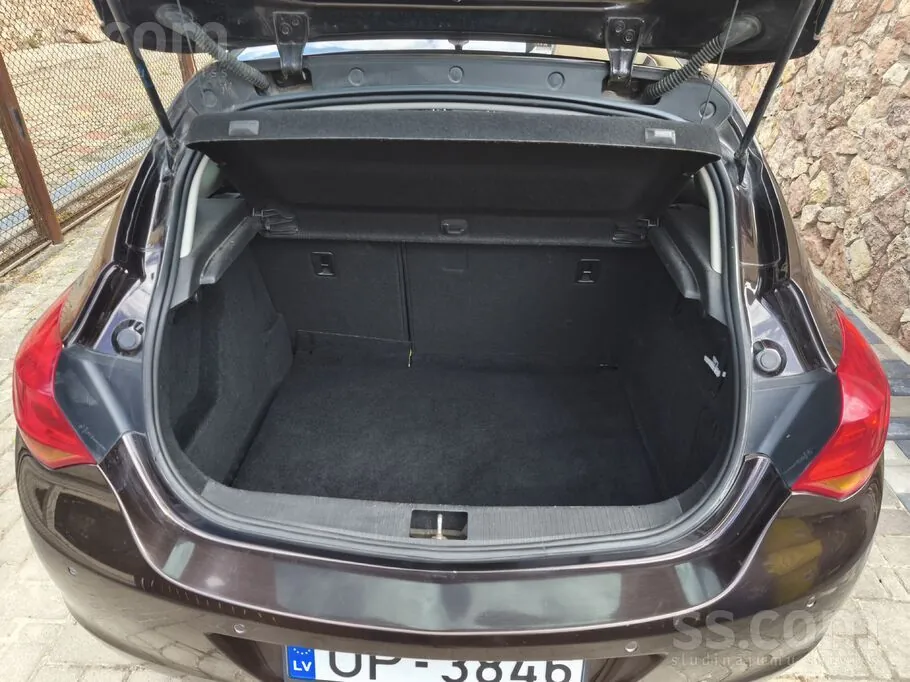 Opel Astra 2012 photo 5