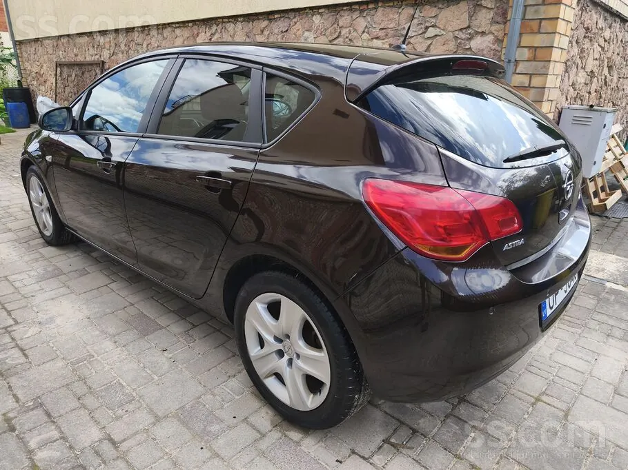 Opel Astra 2012 photo 4