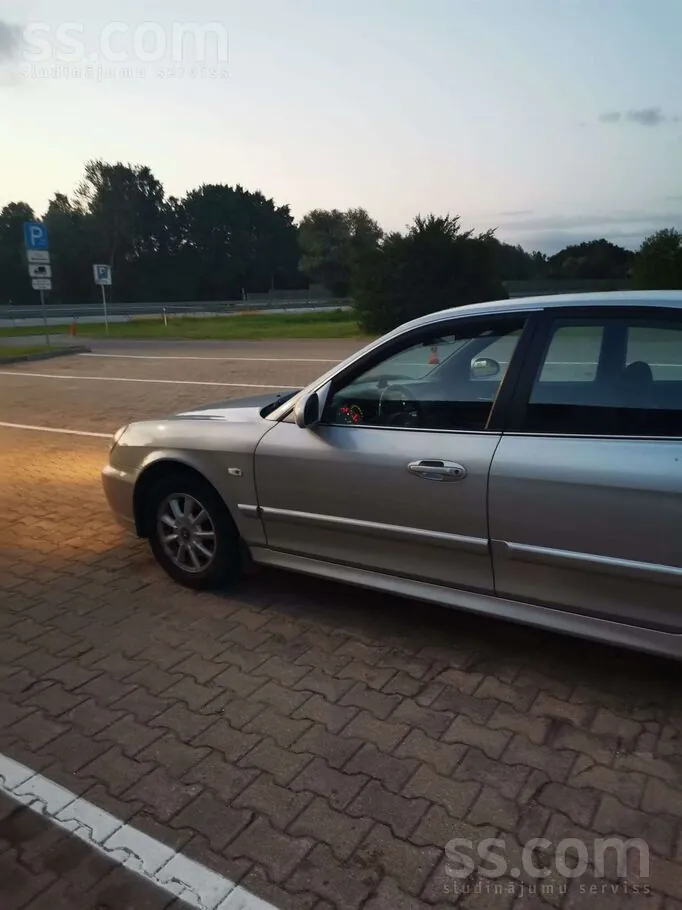 Hyundai Sonata 2003 photo 2