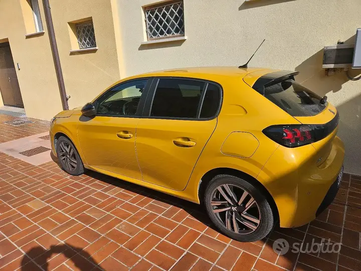Peugeot 208 2023 photo 3