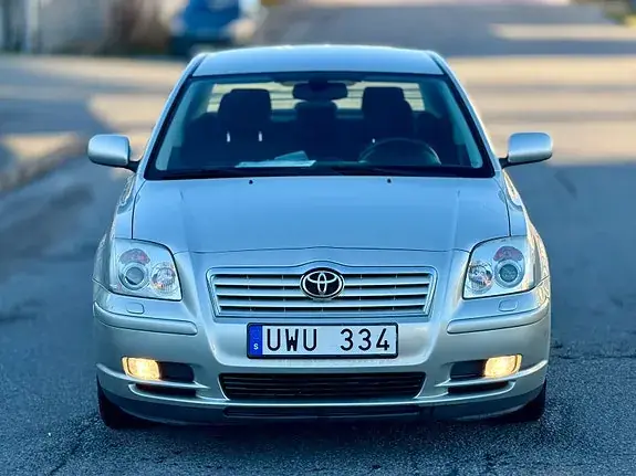 Toyota Avensis 2004 photo 2