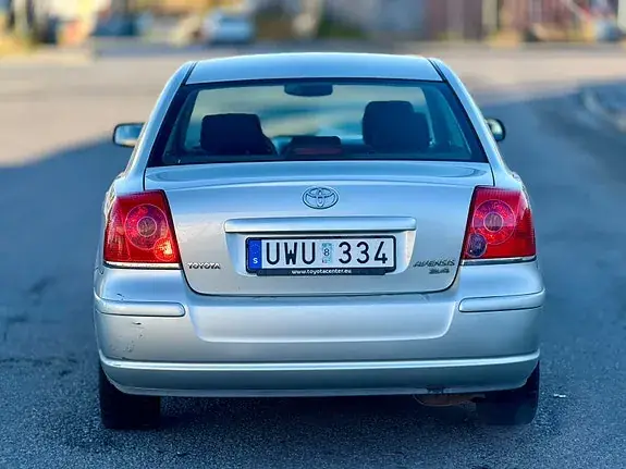 Toyota Avensis 2004 photo 5