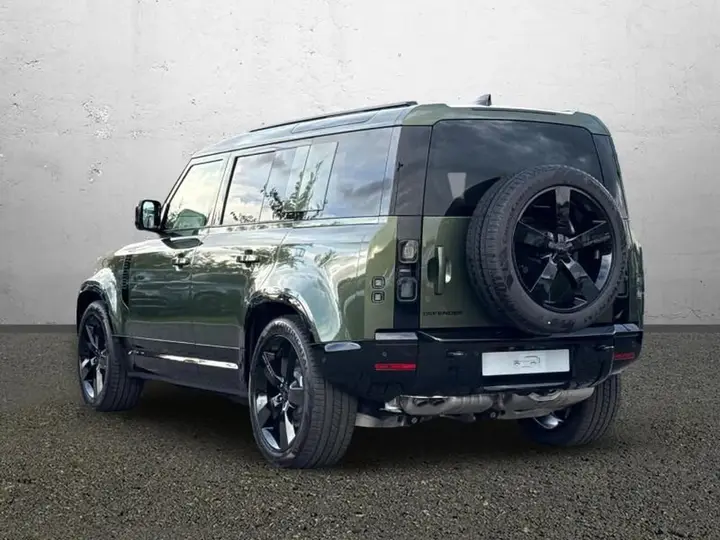 Land Rover Defender photo 3