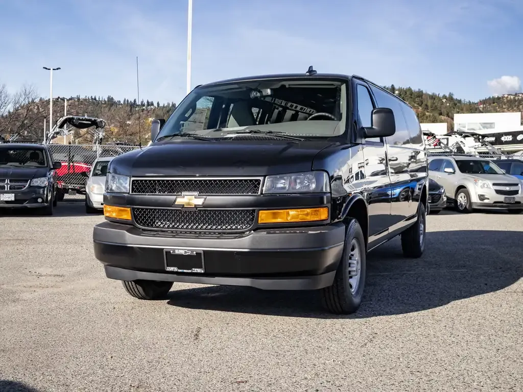 Chevrolet Express 3500 2025 photo 4