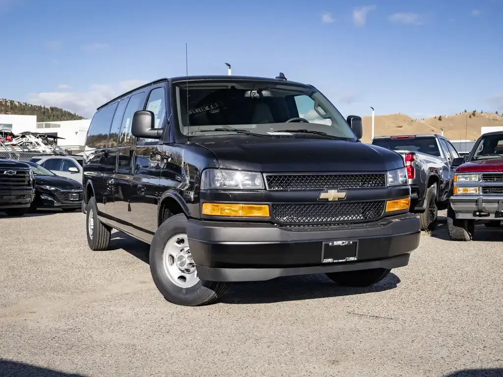 Chevrolet Express 3500 2025 photo 2