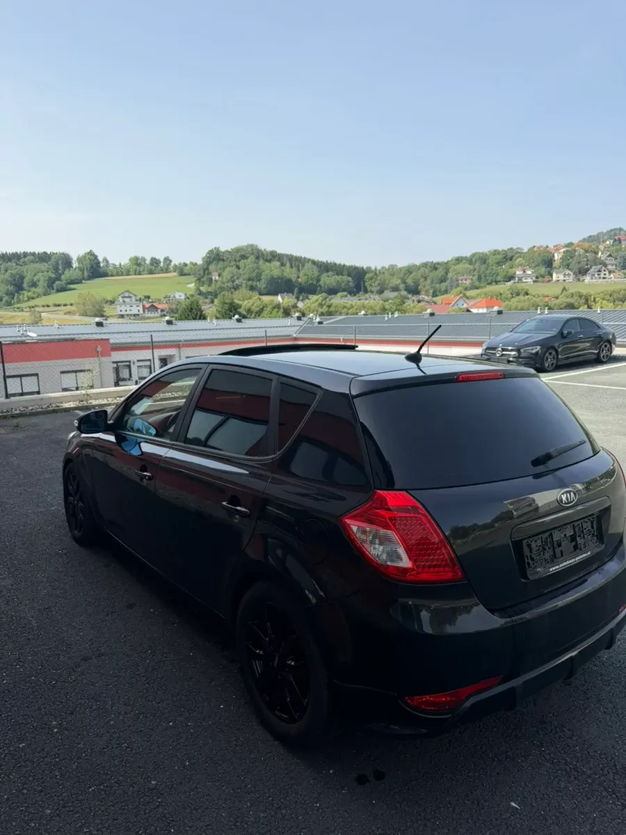 Kia Ceed 2010 photo 2