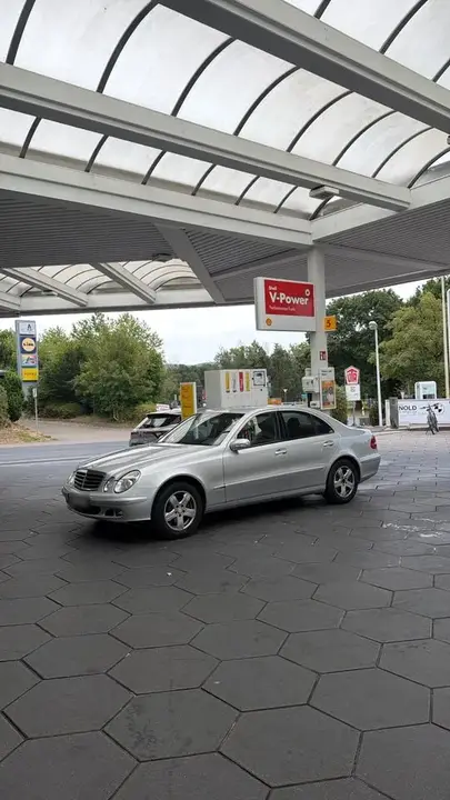 Mercedes-Benz E220
