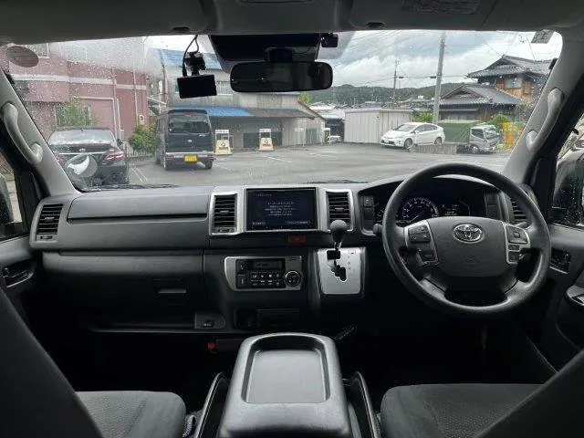 Toyota Hiace 2022 photo 3