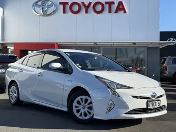 Toyota Prius 2017 photo 2