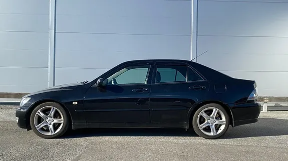 Lexus Is200 2004 photo 3