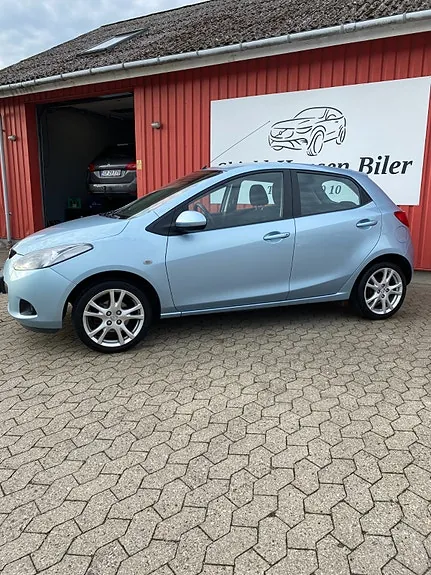 Mazda 2 2008 photo 2