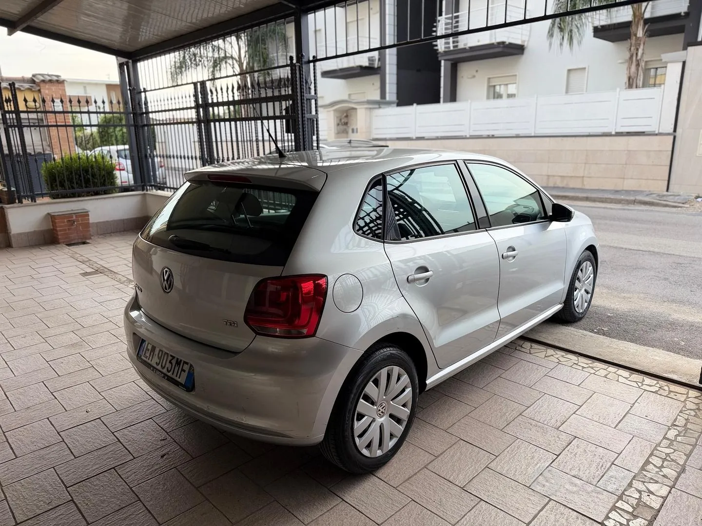 Volkswagen Polo 2012 photo 3
