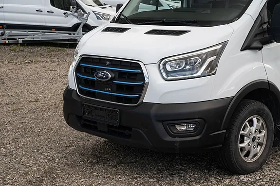 Ford Transit 2022 photo 2