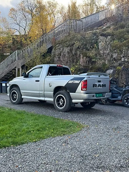 Dodge Ram 2005 photo 2