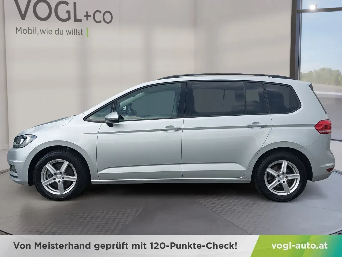 Volkswagen Touran 2024 photo 2