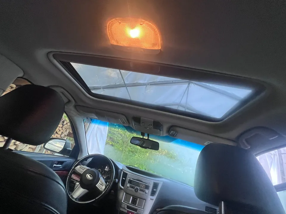 Subaru Outback 2011 photo 4