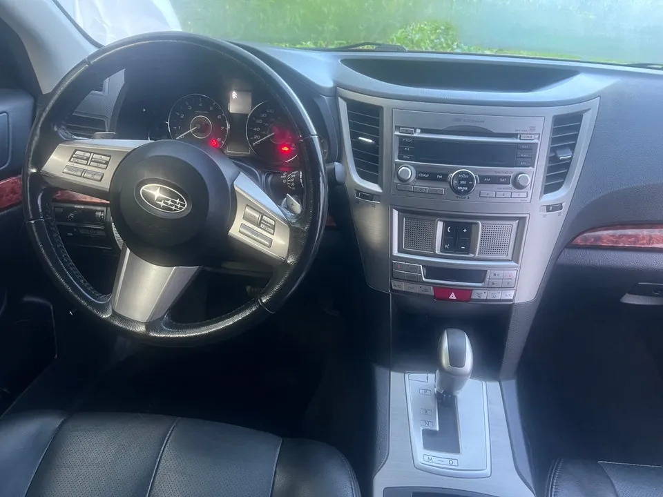 Subaru Outback 2011 photo 3