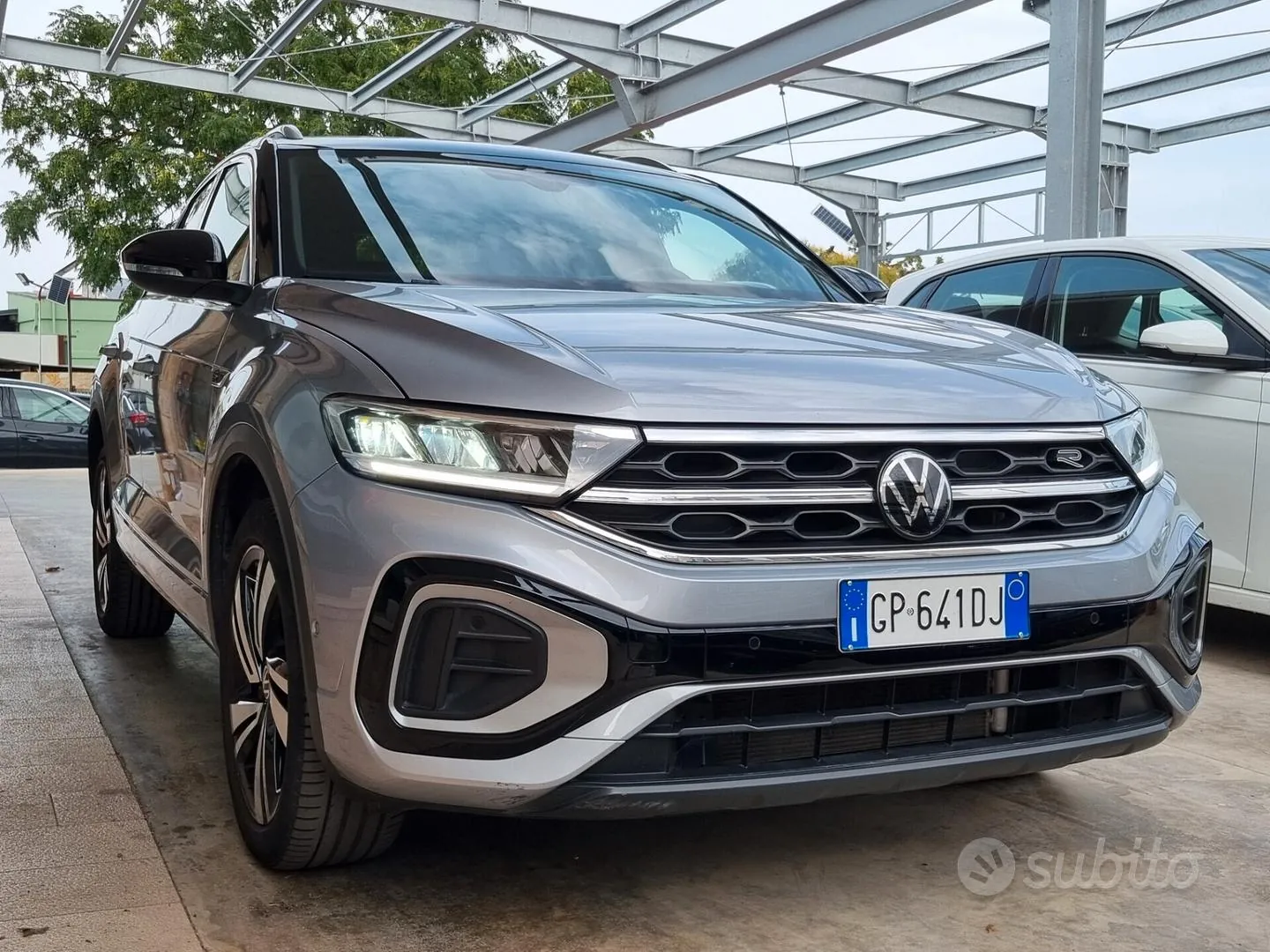 Volkswagen T-Roc 2023 photo 2