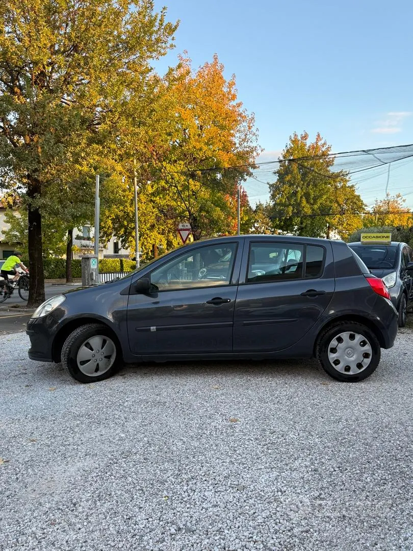 Renault Clio 2006 photo 4