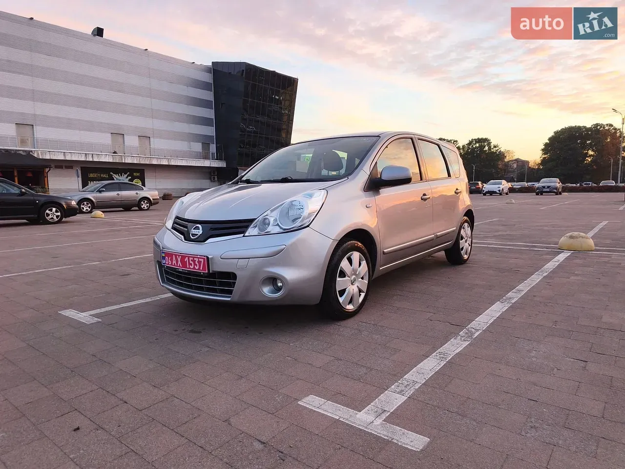 Nissan Note 2011 photo 3