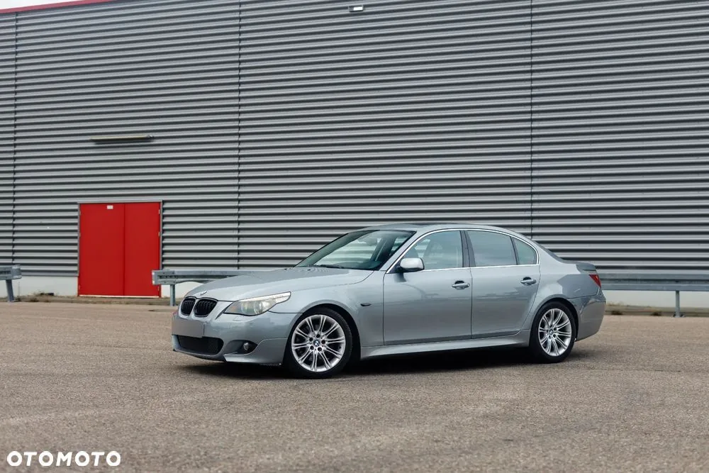BMW Seria 5 2004 photo 2