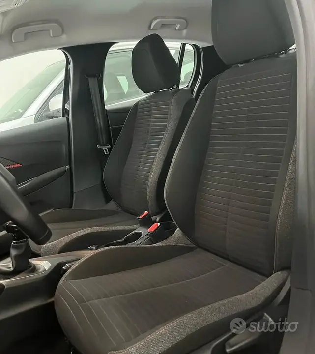 Peugeot 208 2021 photo 5