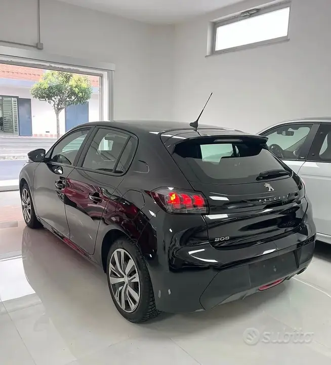 Peugeot 208 2021 photo 3
