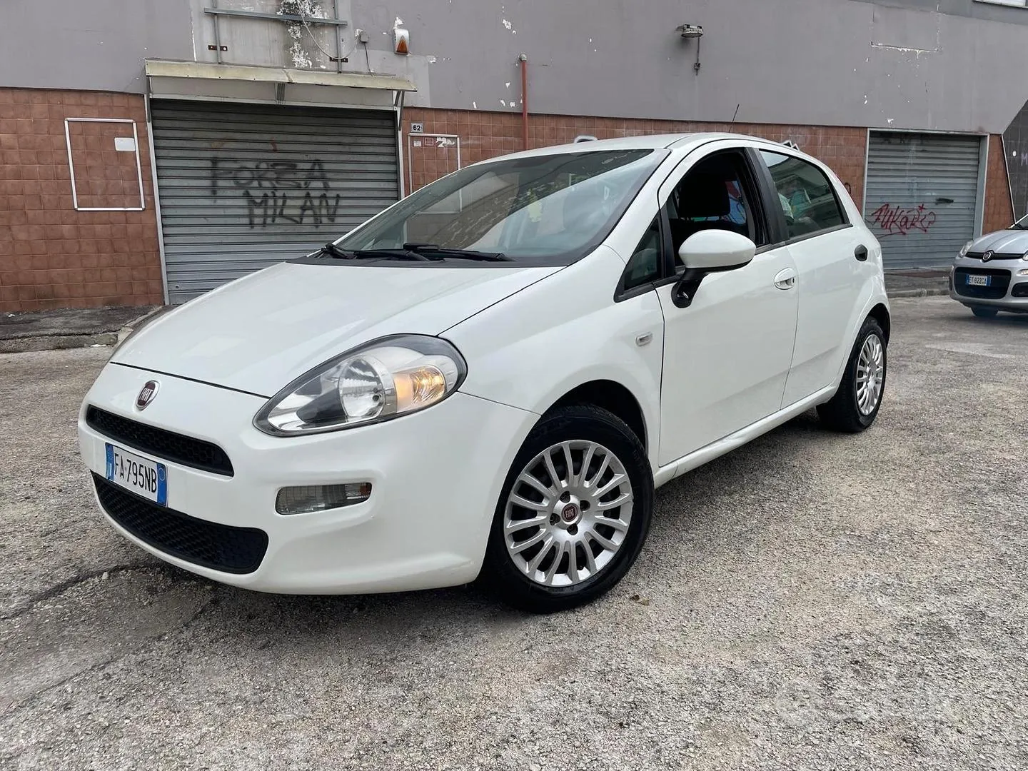 Fiat Punto 2015 photo 2