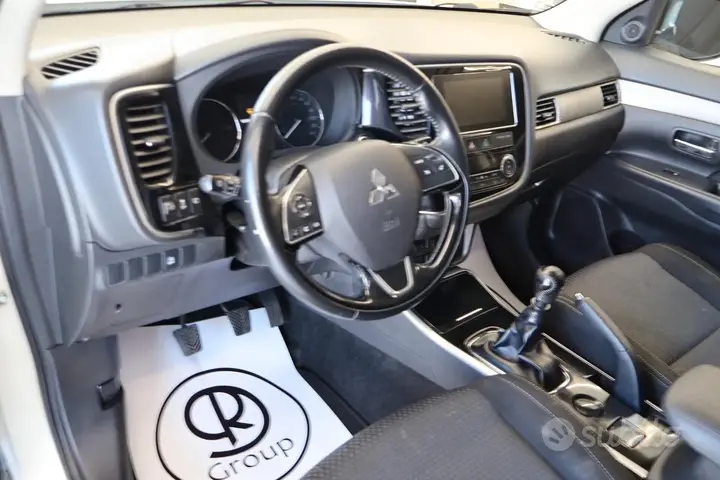 Mitsubishi Outlander 2018 photo 4