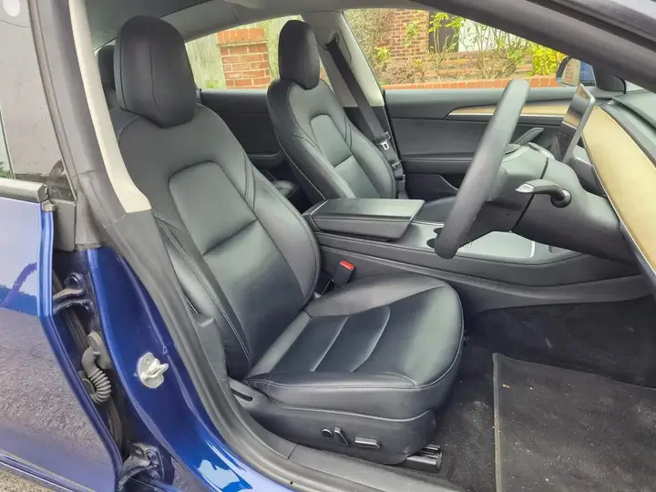 Tesla Model 3 2021 photo 2