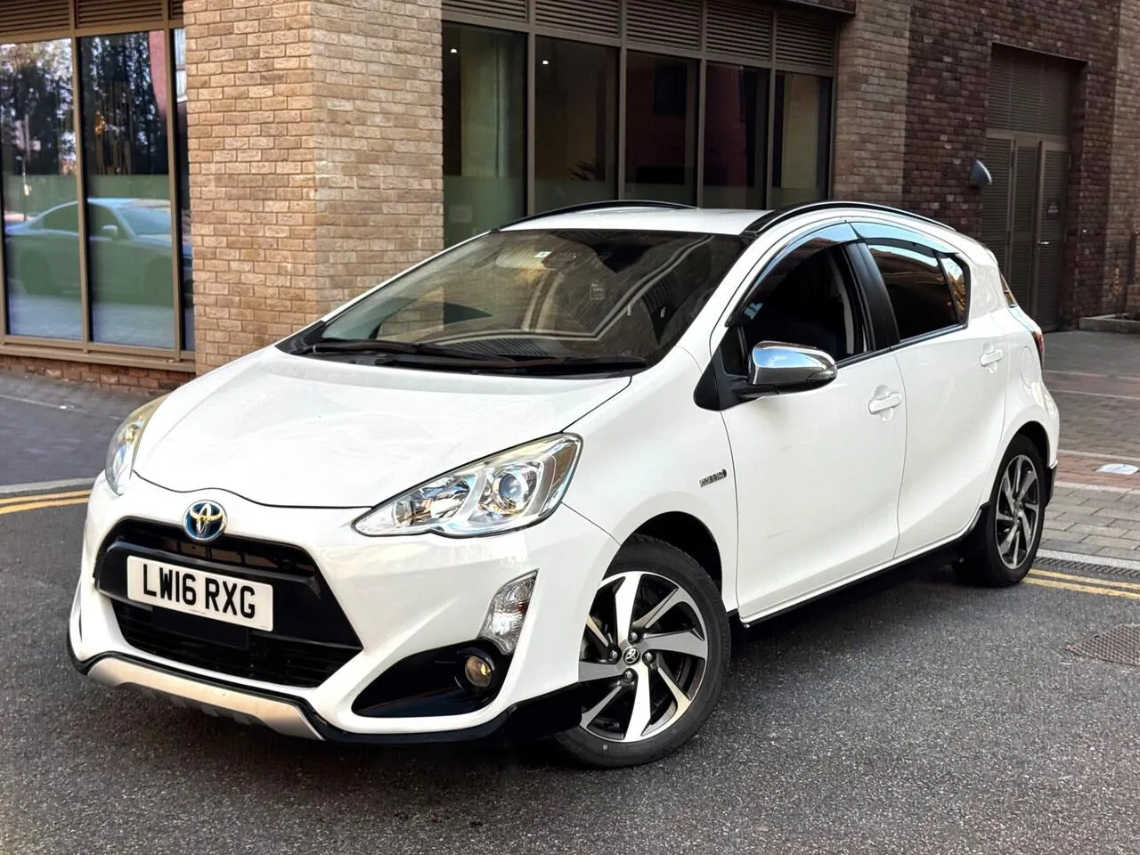Toyota Aqua 2016 photo 3