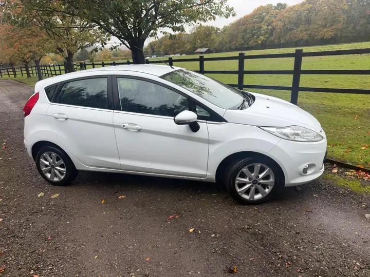 Ford Fiesta 2011 photo 5