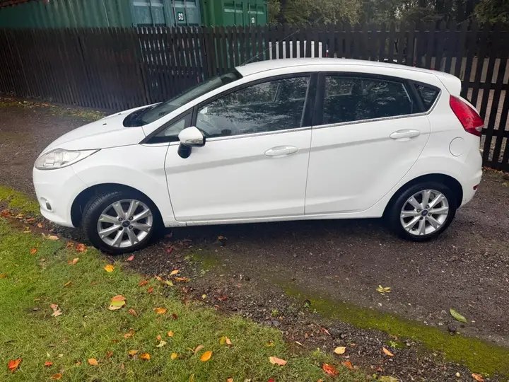 Ford Fiesta 2011 photo 3