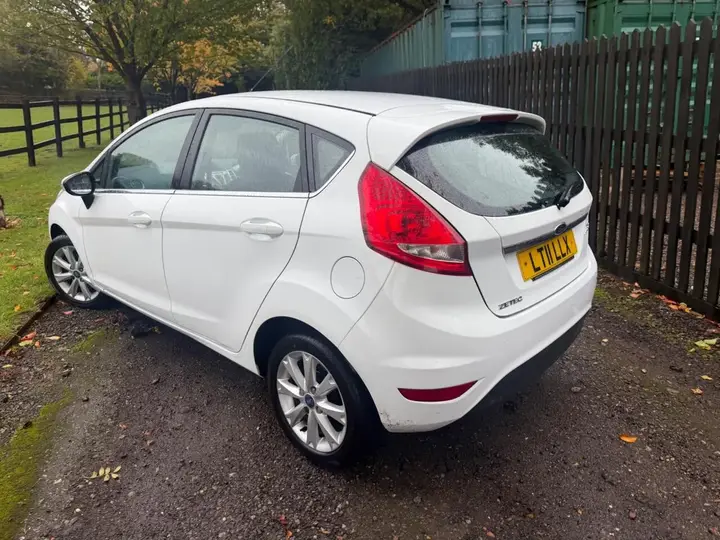 Ford Fiesta 2011 photo 4