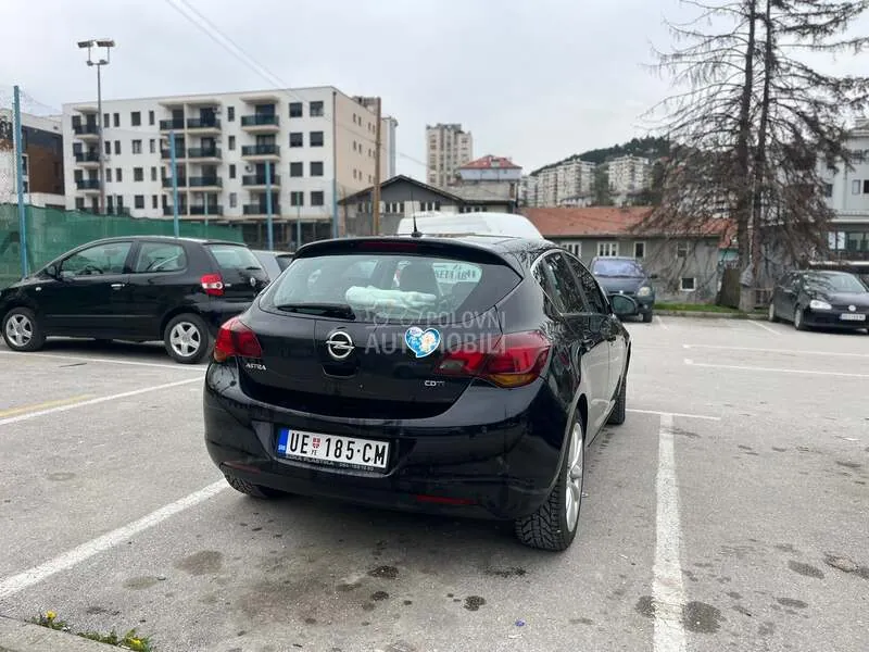 Opel Astra J 2010 photo 5