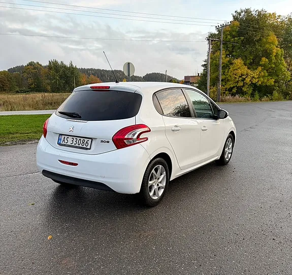 Peugeot 208 2012 photo 3