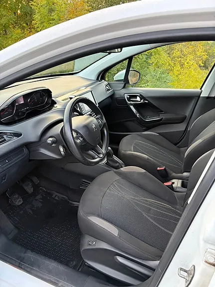 Peugeot 208 2012 photo 5