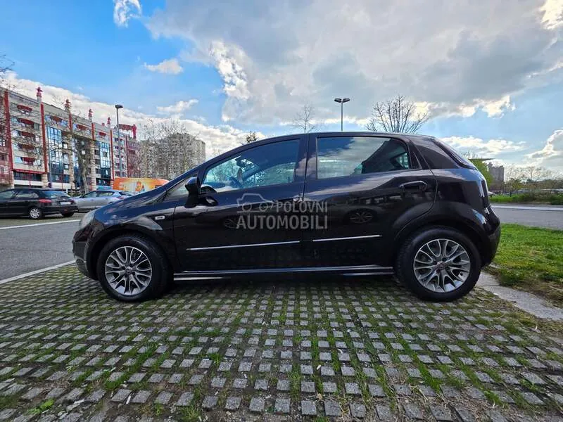 Fiat Grande Punto 2011 photo 3